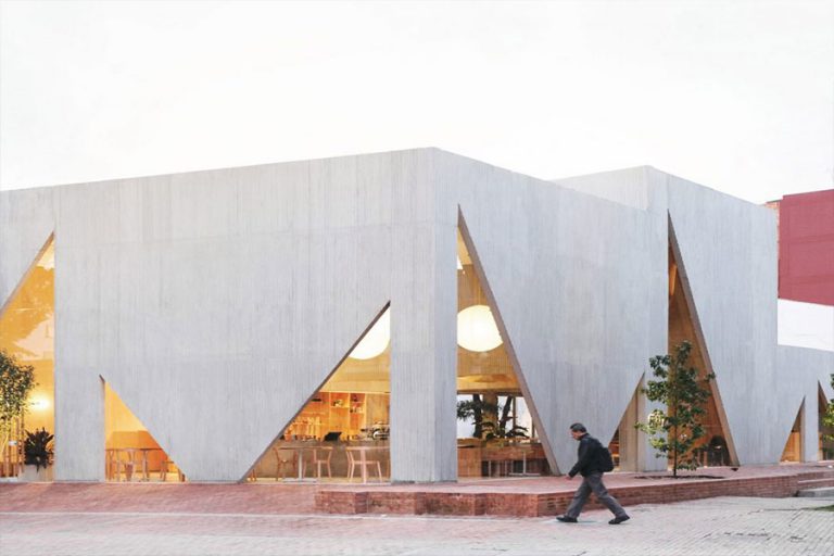 نمای کافی شاپ